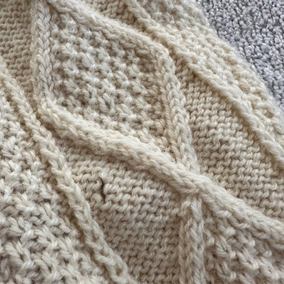 Vintage 70s/80s Cream Wool Knit Hade Made in Ireland Hat and Fringe Scarf Set - Picture 6 of 7